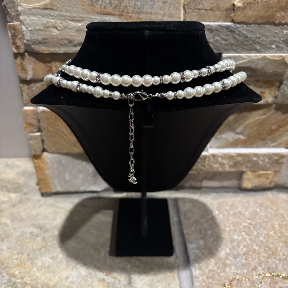 Elegant Pearl Necklace with Silver CC accent charms - Picture 6 of 7